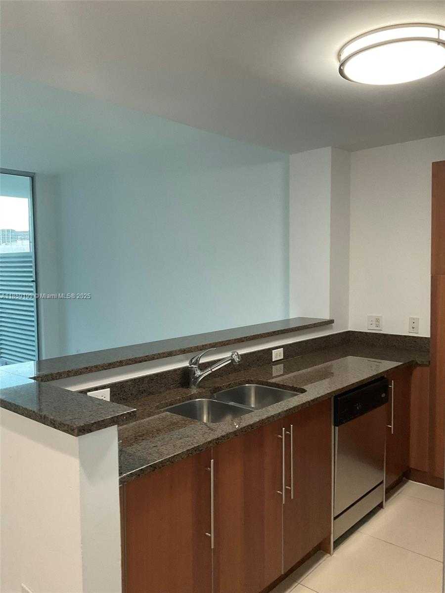 Small Image of 300 SOUTH BISCAYNE BLVD #T-3005, Miami Number 4