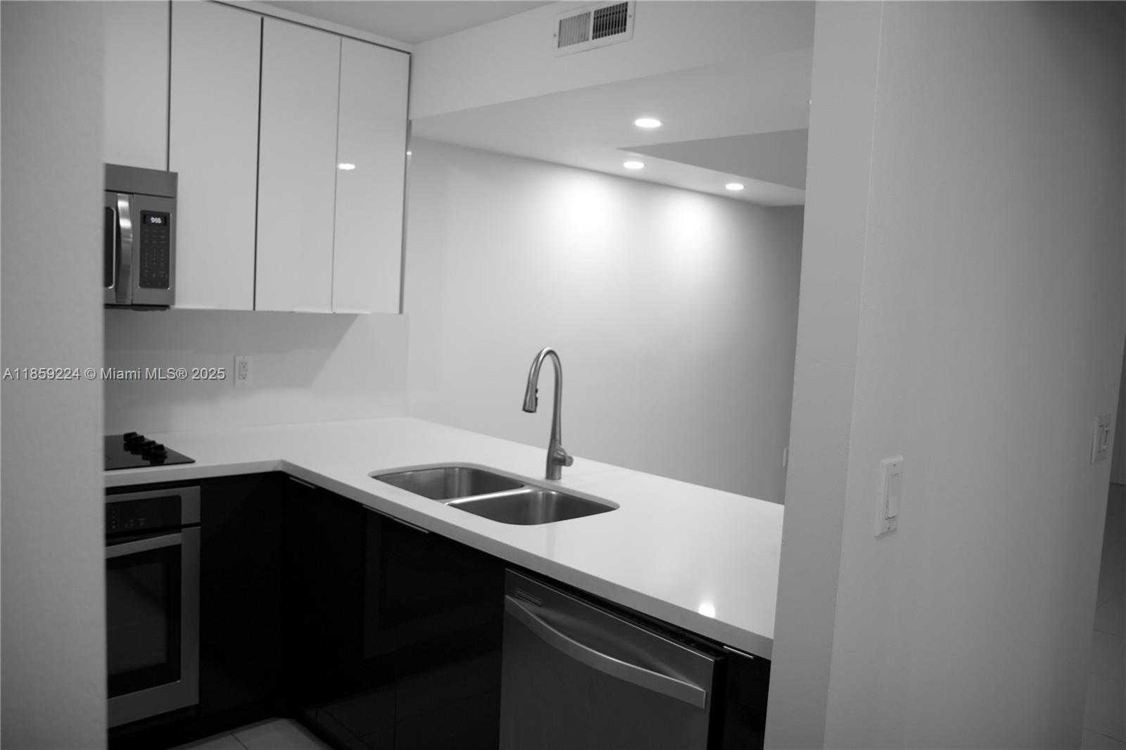 Small Image of 2901 SOUTH BAYSHORE DR #3D, Miami Number 15