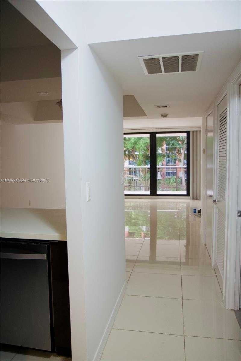 Small Image of 2901 SOUTH BAYSHORE DR #3D, Miami Number 2