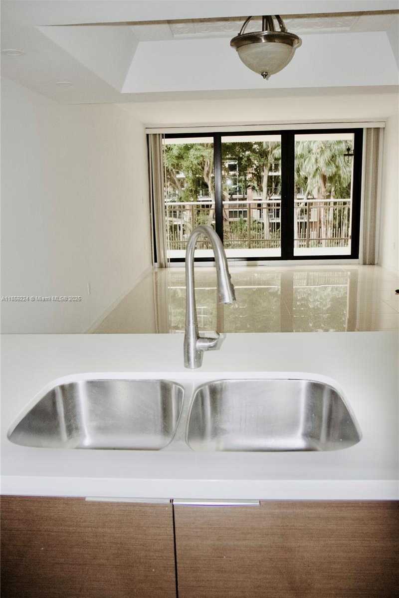 Small Image of 2901 SOUTH BAYSHORE DR #3D, Miami Number 6