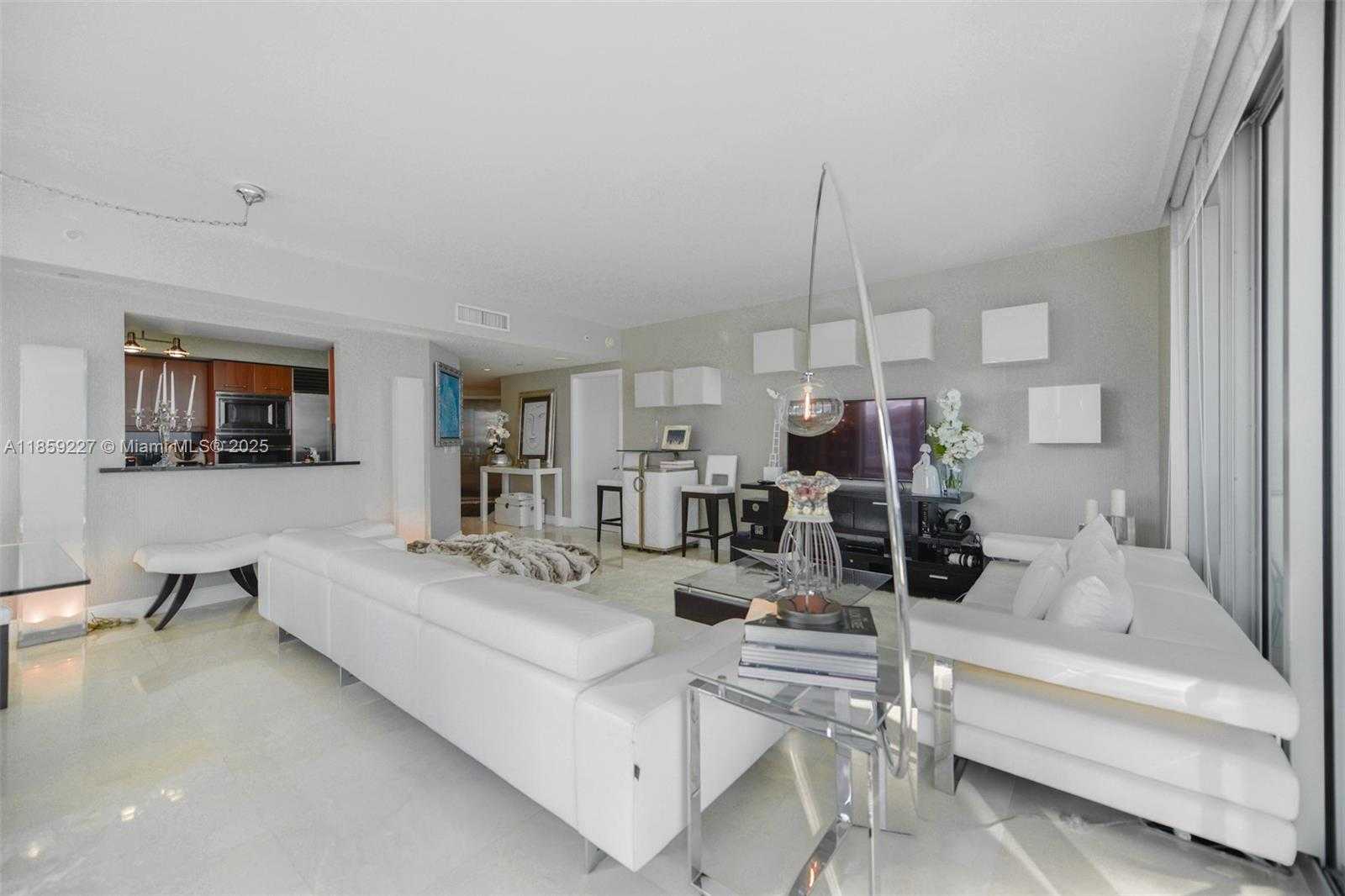 Small Image of 1331 BRICKELL BAY DR #811, Miami Number 3