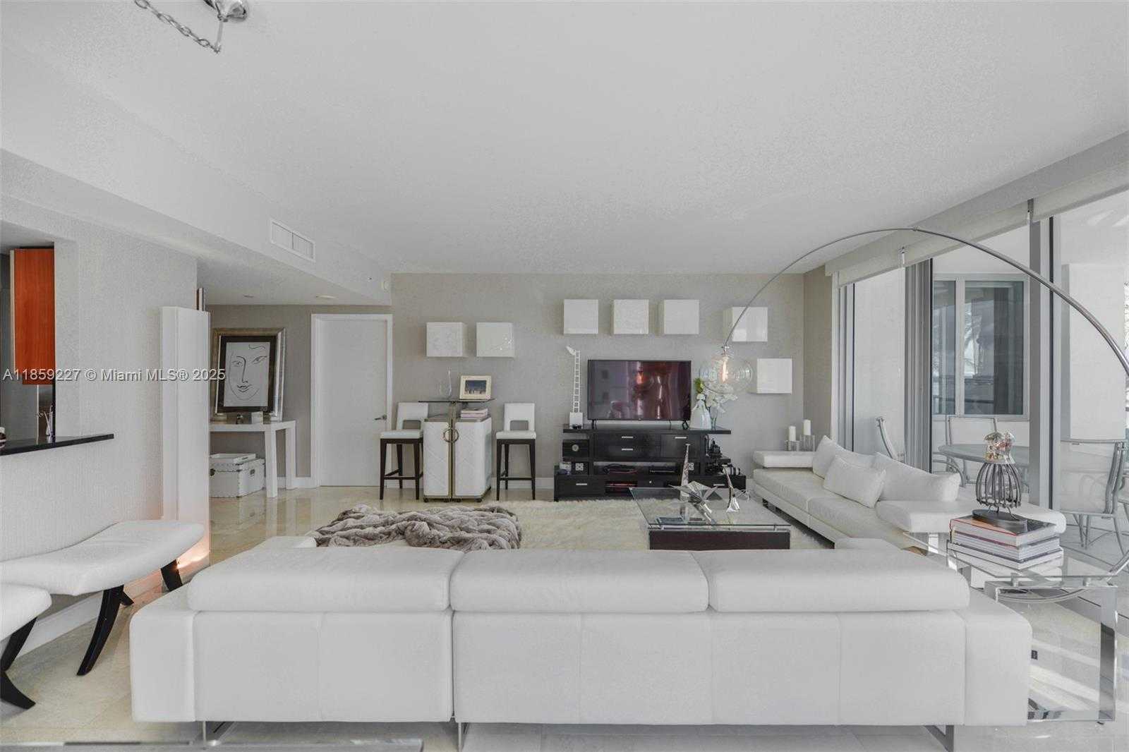 Small Image of 1331 BRICKELL BAY DR #811, Miami Number 4