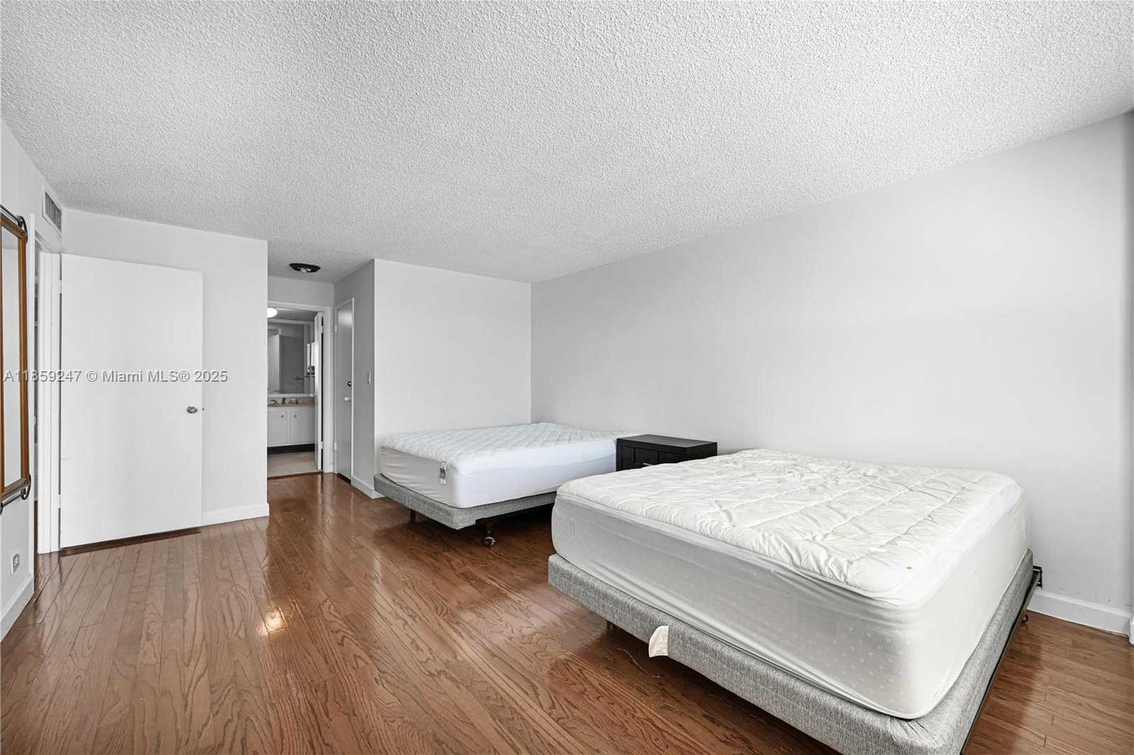 Small Image of 10101 EAST BAY HARBOR DR #204, Bay Harbor Islands Number 29