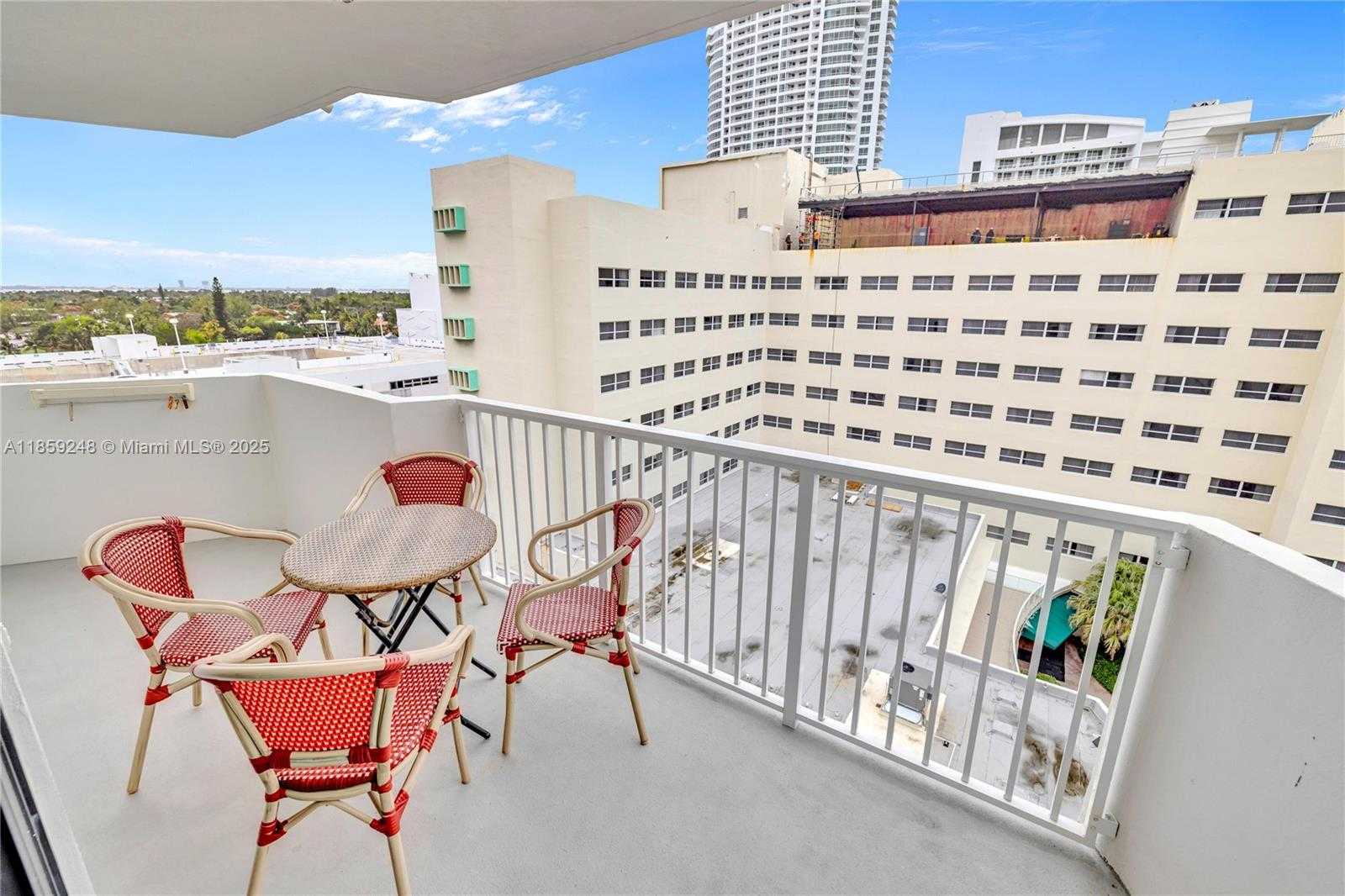 Small Image of 4301 COLLINS AVE #907, Miami Beach Number 19