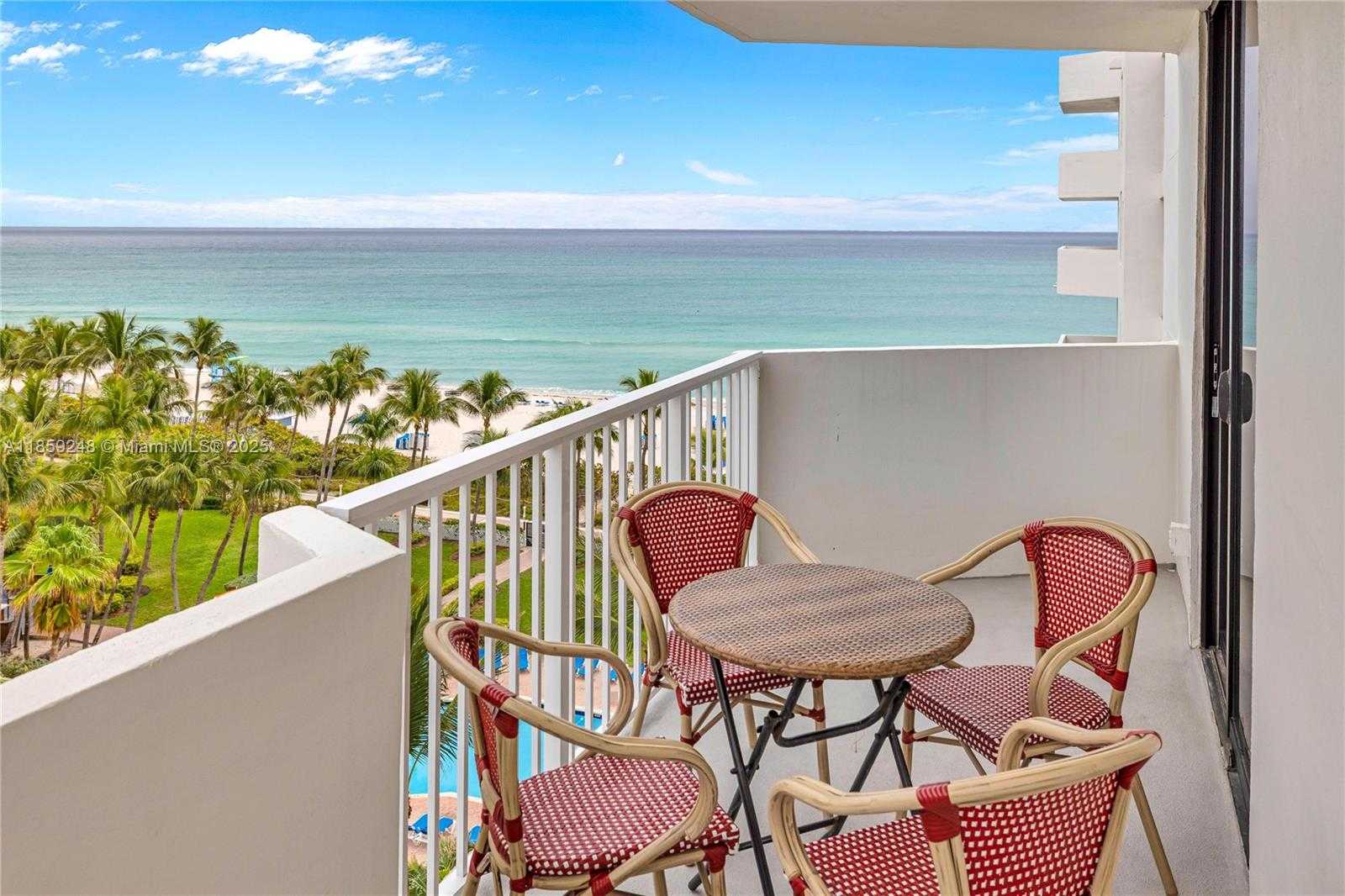 Small Image of 4301 COLLINS AVE #907, Miami Beach Number 2