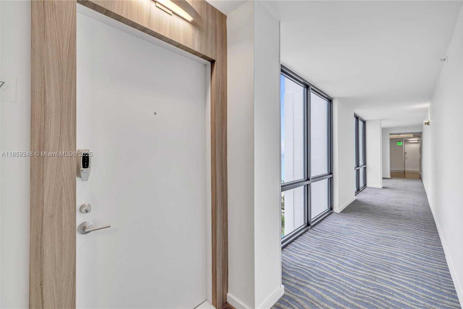 Small Image of 4301 COLLINS AVE #907, Miami Beach Number 20