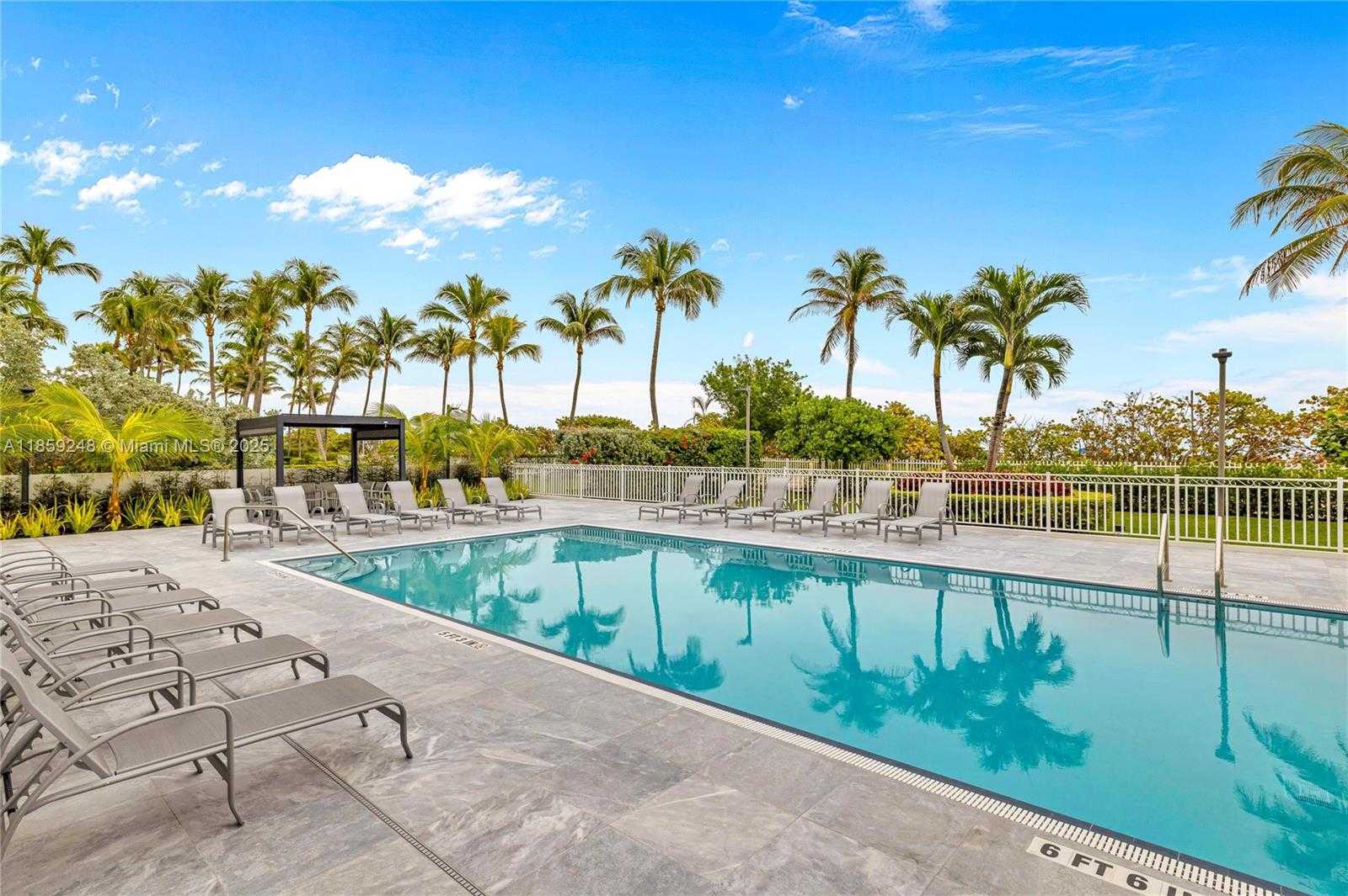 Small Image of 4301 COLLINS AVE #907, Miami Beach Number 21