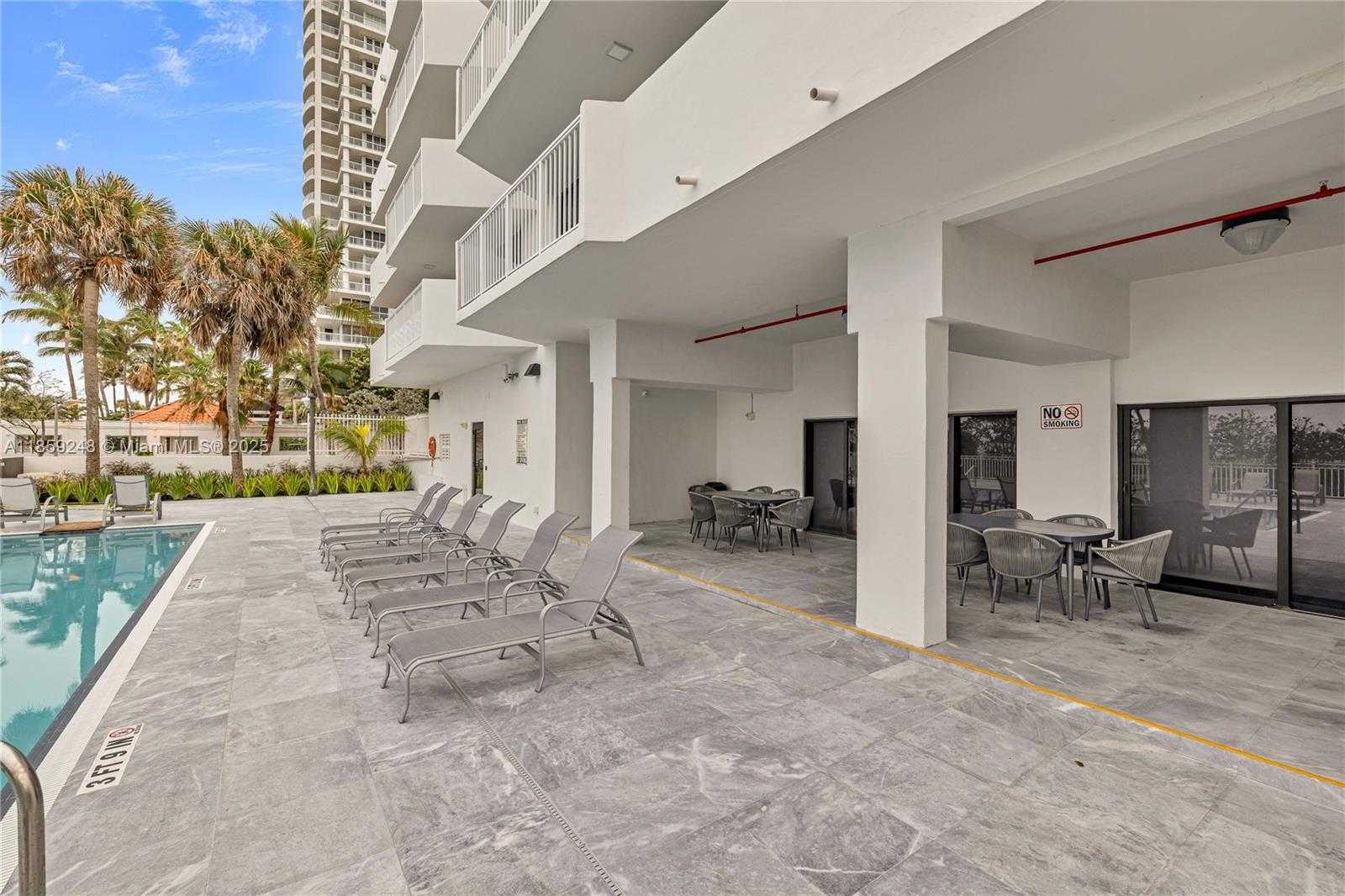 Small Image of 4301 COLLINS AVE #907, Miami Beach Number 23