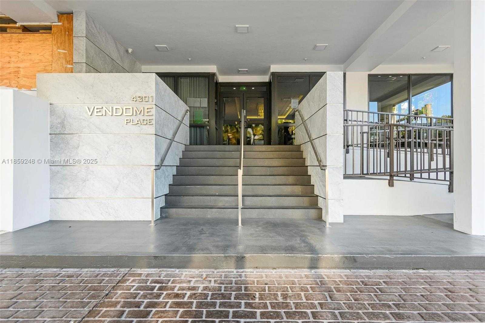 Small Image of 4301 COLLINS AVE #907, Miami Beach Number 30