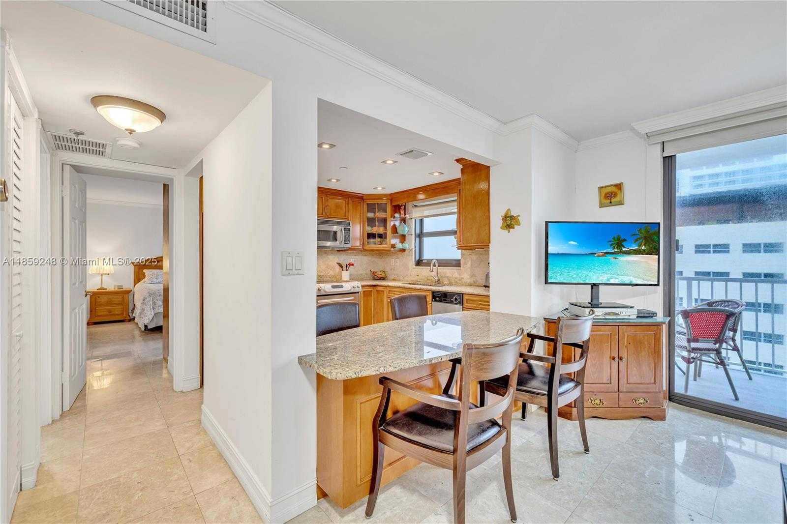 Small Image of 4301 COLLINS AVE #907, Miami Beach Number 4