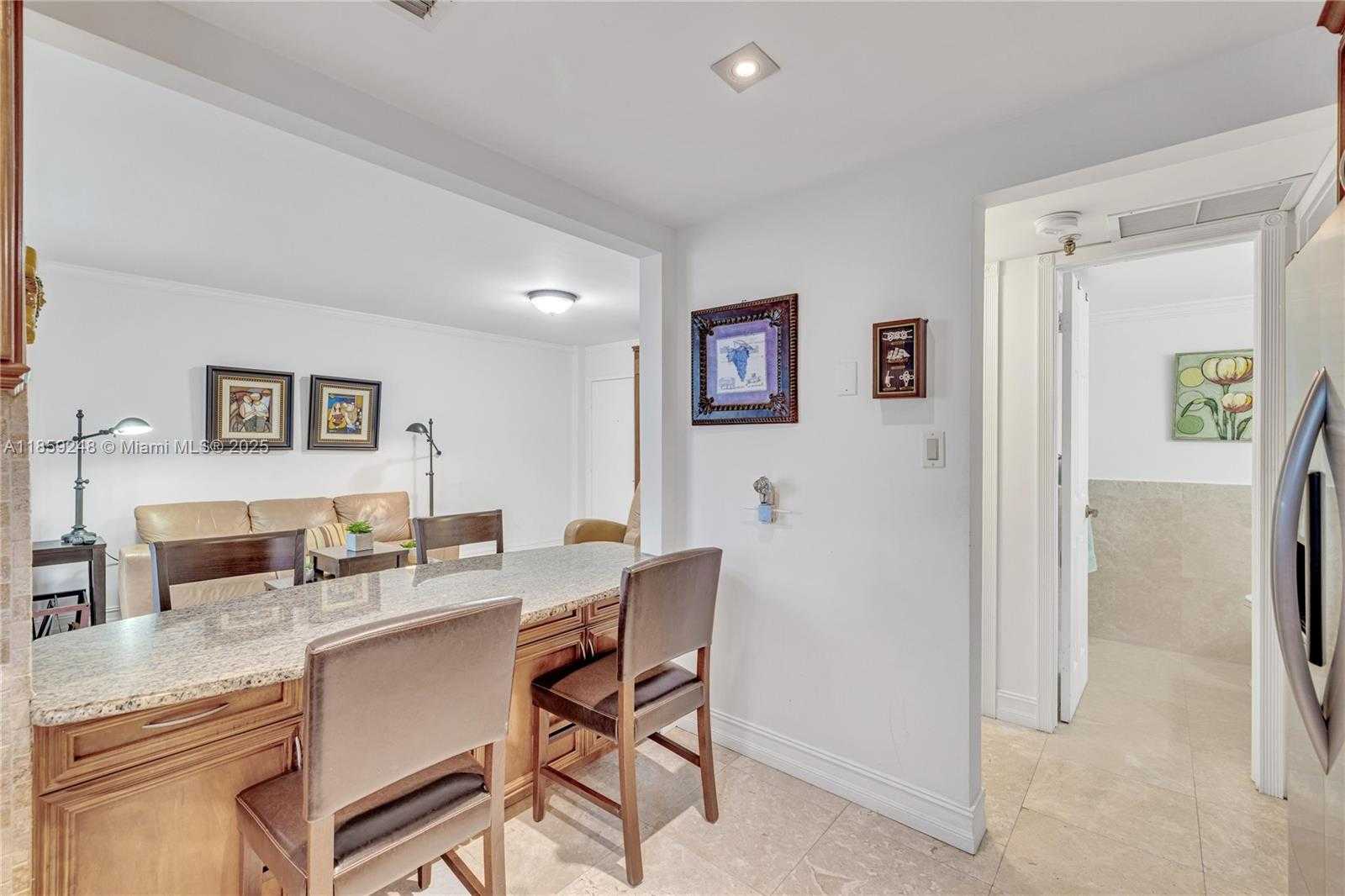 Small Image of 4301 COLLINS AVE #907, Miami Beach Number 7