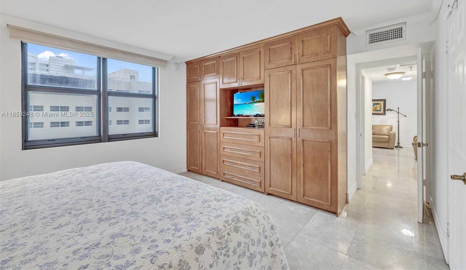 Small Image of 4301 COLLINS AVE #907, Miami Beach Number 9