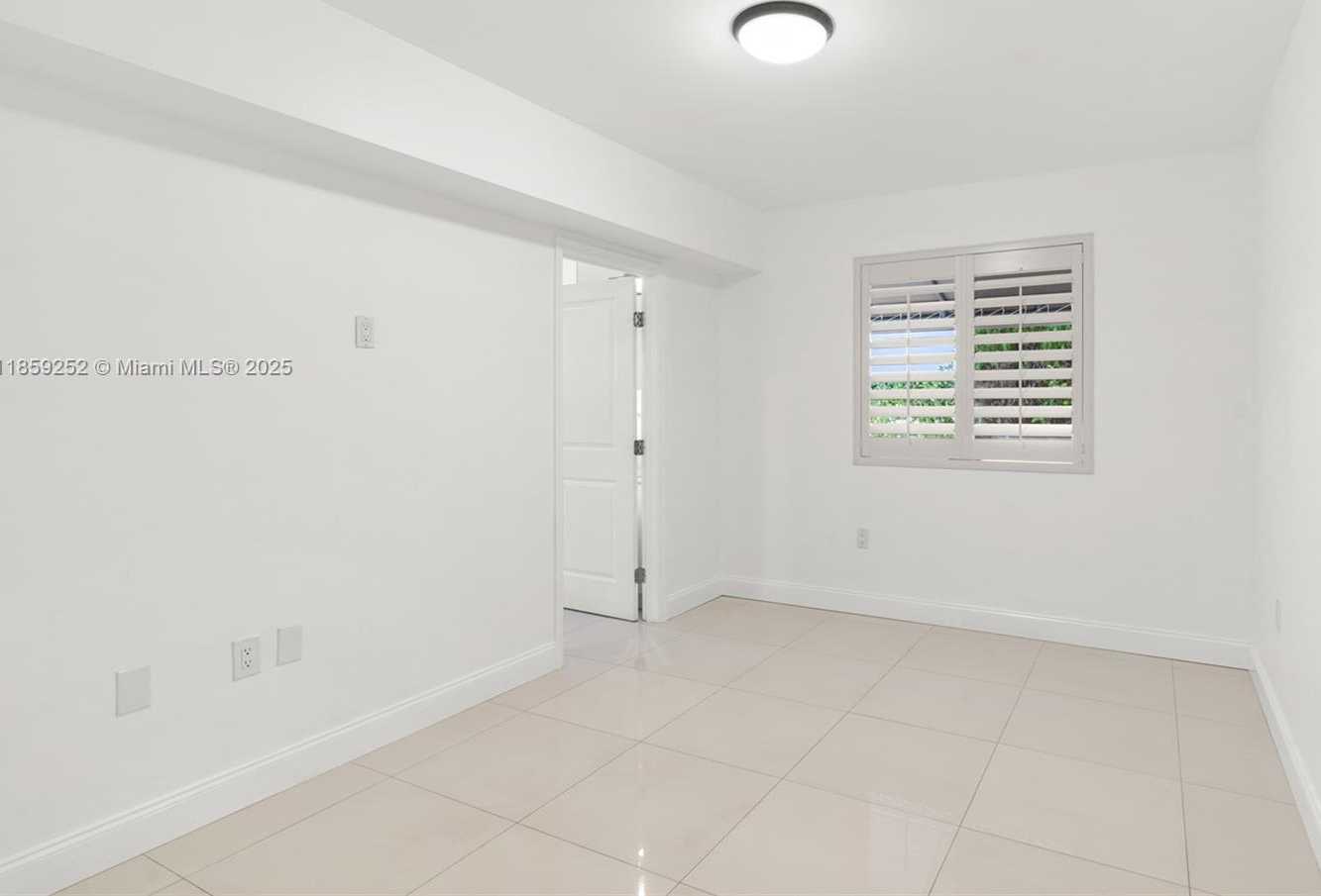 Small Image of 5725 SOUTH WEST 56TH ST, Miami Number 23