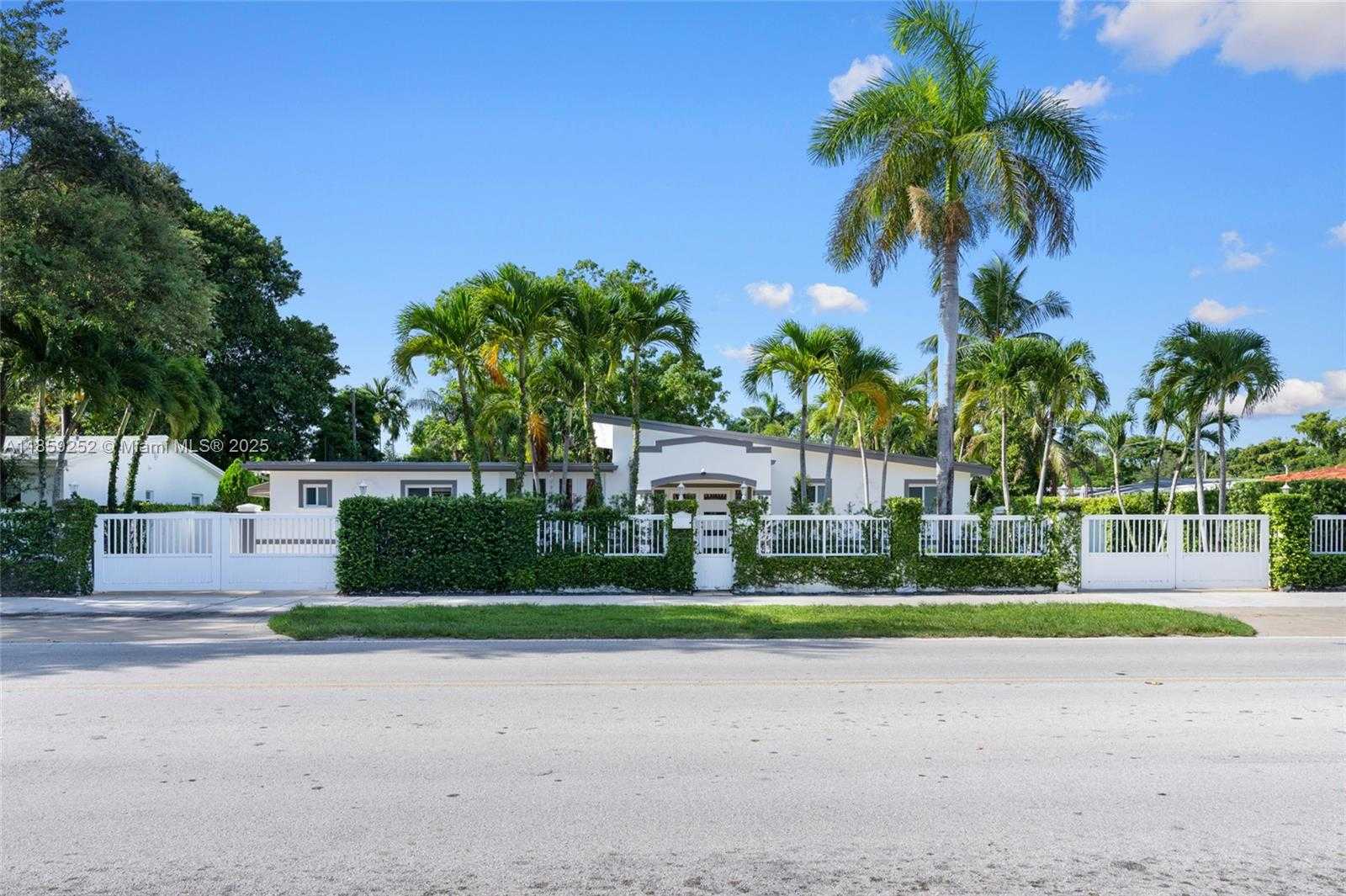 Small Image of 5725 SOUTH WEST 56TH ST, Miami Number 3