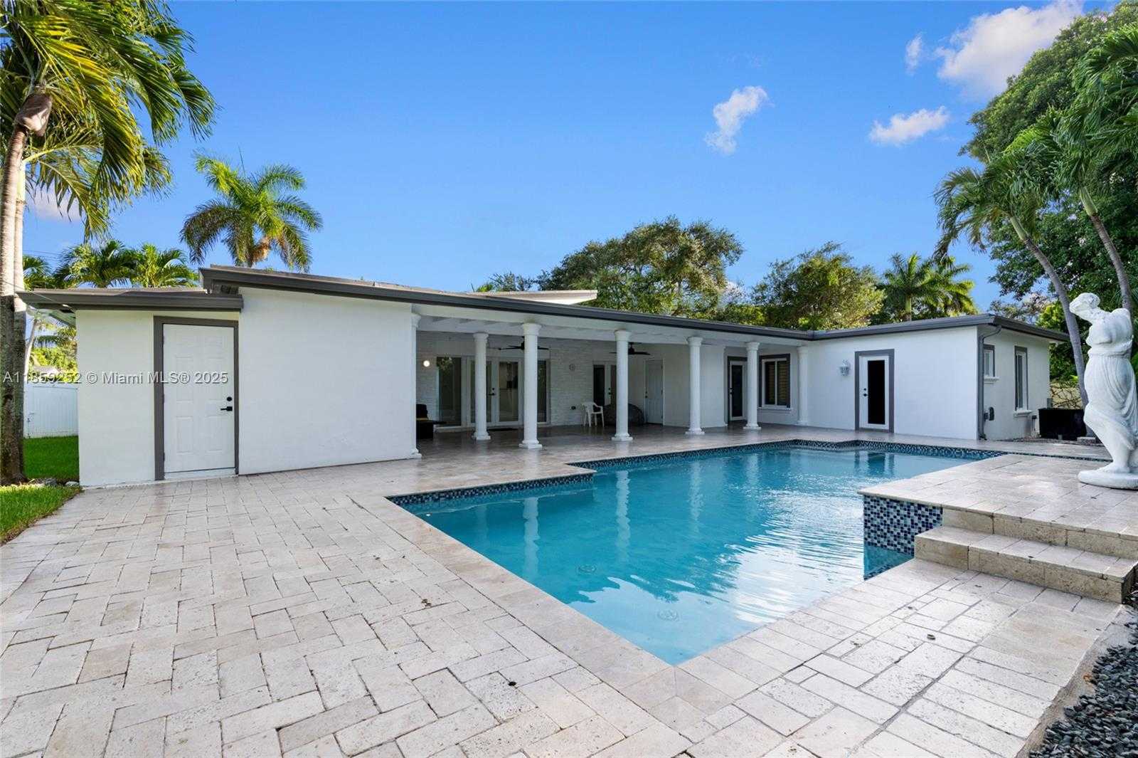 Small Image of 5725 SOUTH WEST 56TH ST, Miami Number 37