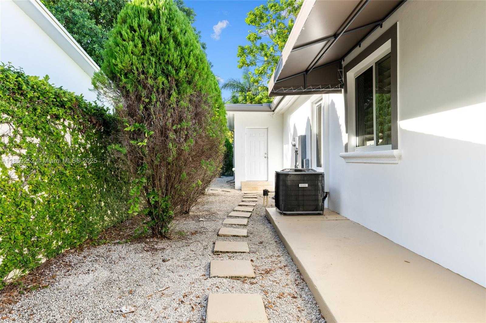 Small Image of 5725 SOUTH WEST 56TH ST, Miami Number 41