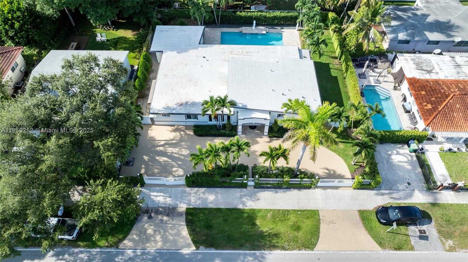Small Image of 5725 SOUTH WEST 56TH ST, Miami Number 43