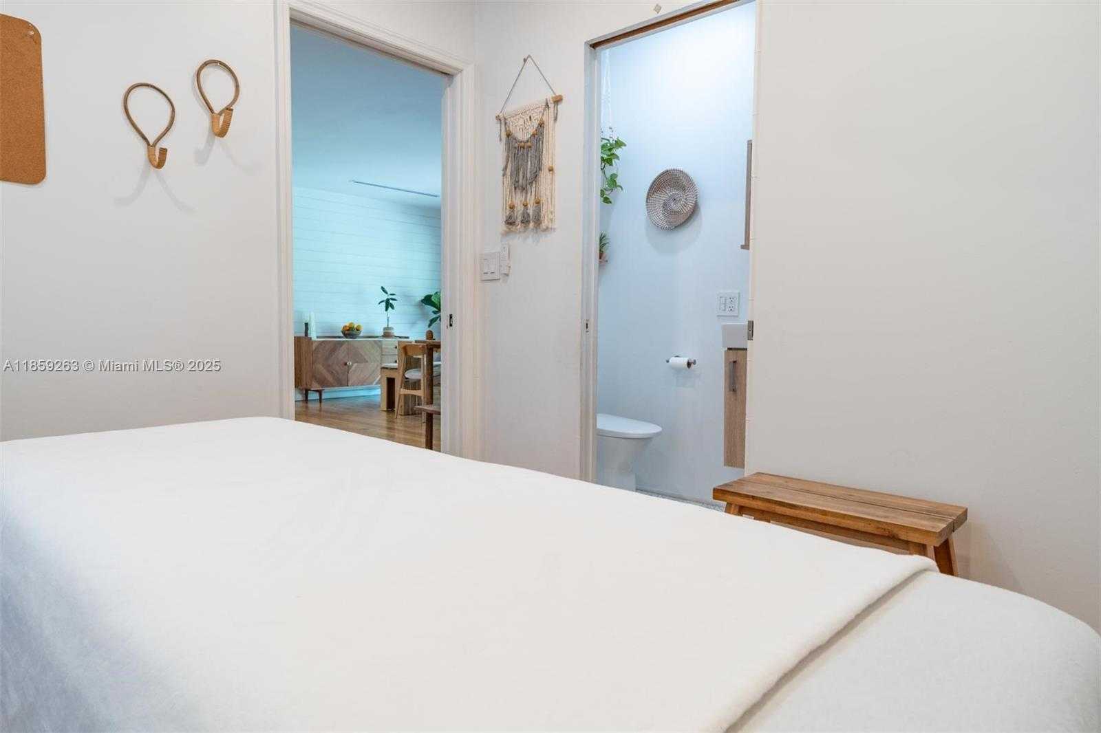 Small Image of 10828 NORTH WEST 2ND AVE, Miami Shores Number 21