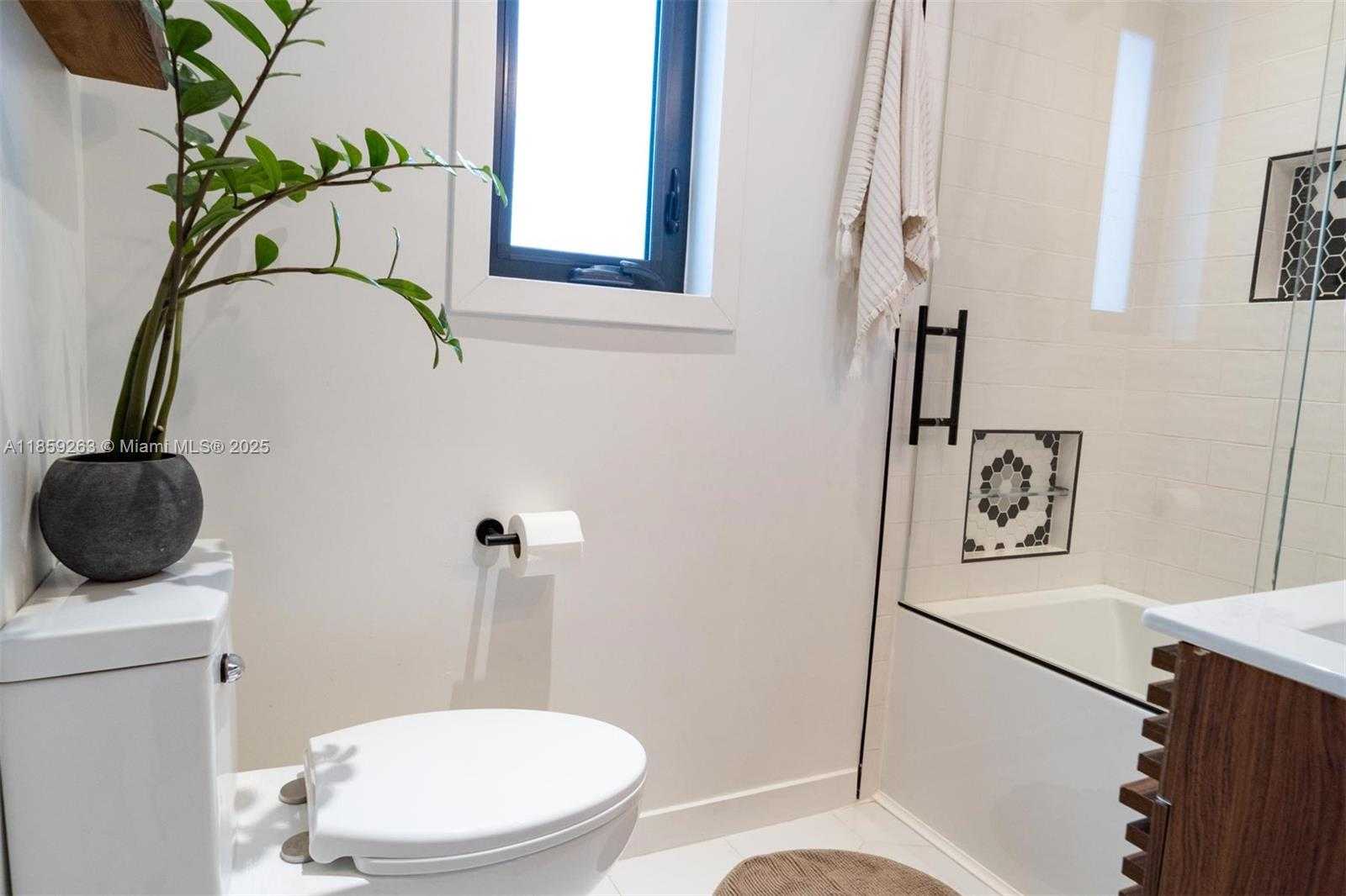Small Image of 10828 NORTH WEST 2ND AVE, Miami Shores Number 9