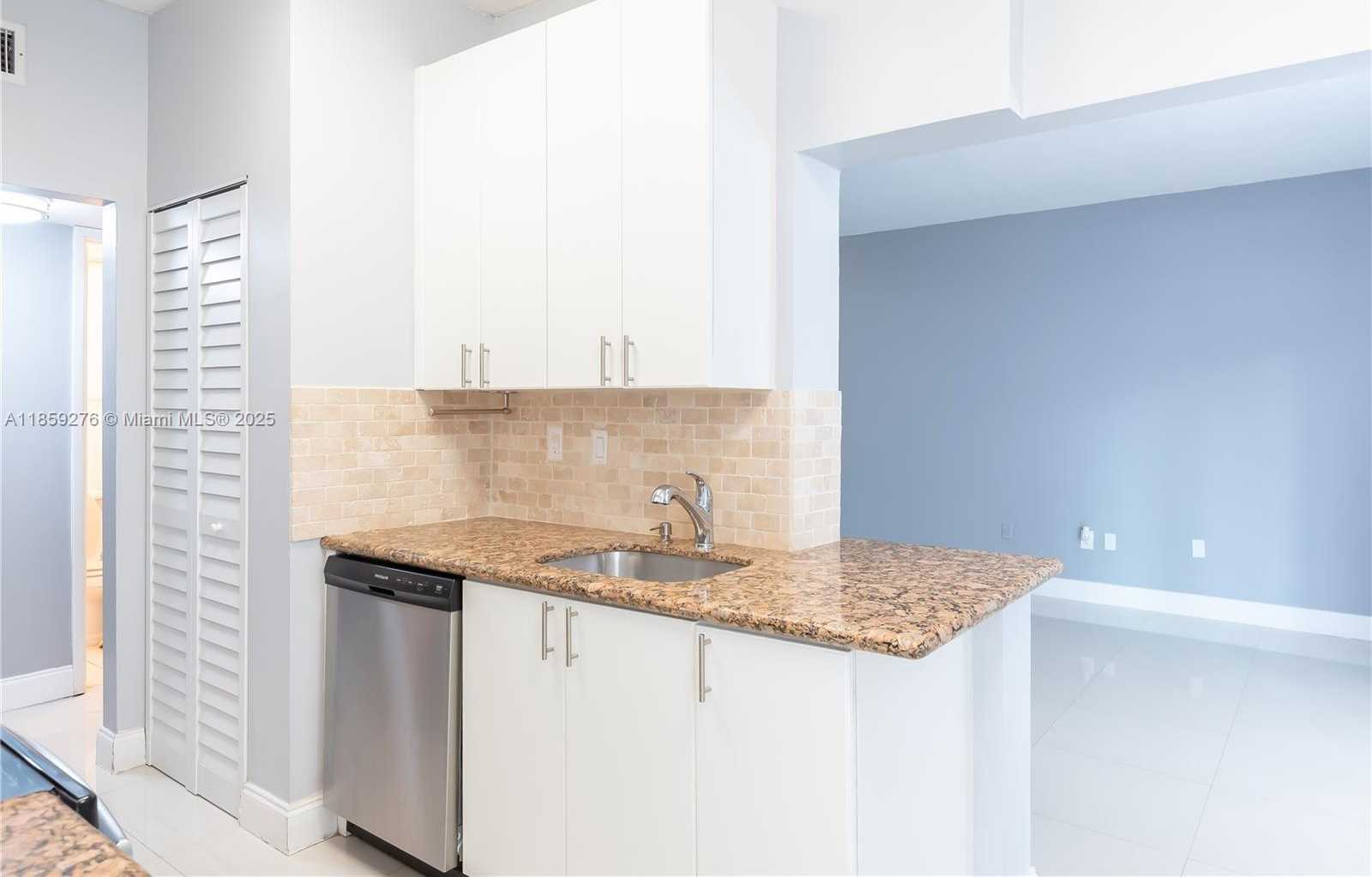 Small Image of 6061 COLLINS AVE #4B, Miami Beach Number 21