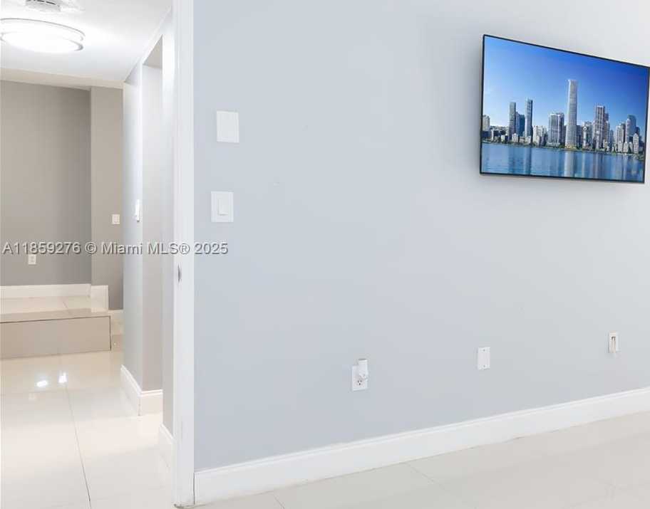 Small Image of 6061 COLLINS AVE #4B, Miami Beach Number 26