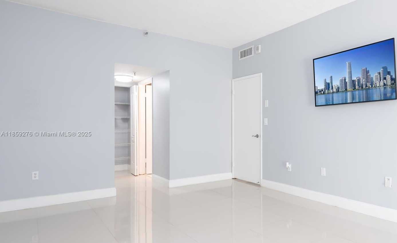 Small Image of 6061 COLLINS AVE #4B, Miami Beach Number 27