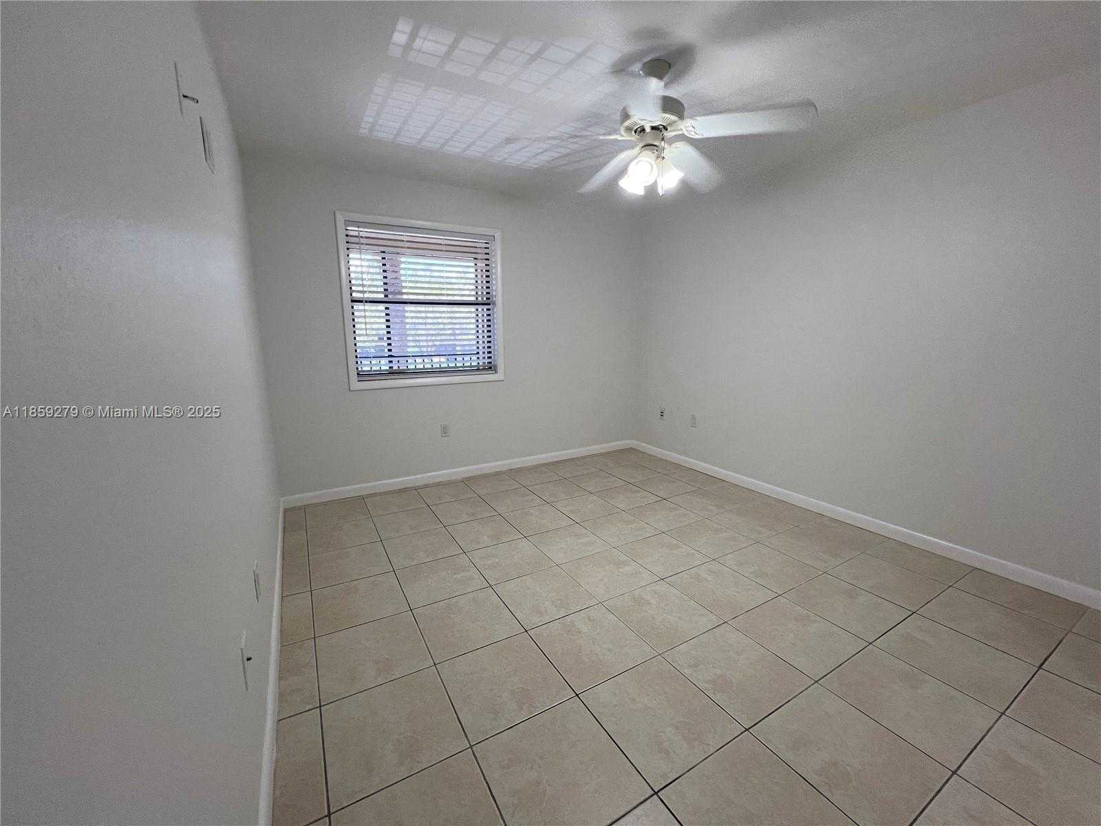 Small Image of 15591 SOUTH WEST 105TH TER #522, Miami Number 4