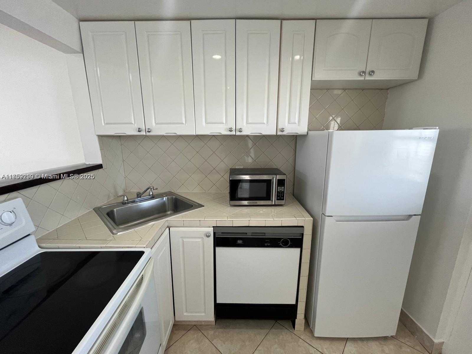 Small Image of 4141 NAUTILUS DR #7F, Miami Beach Number 4