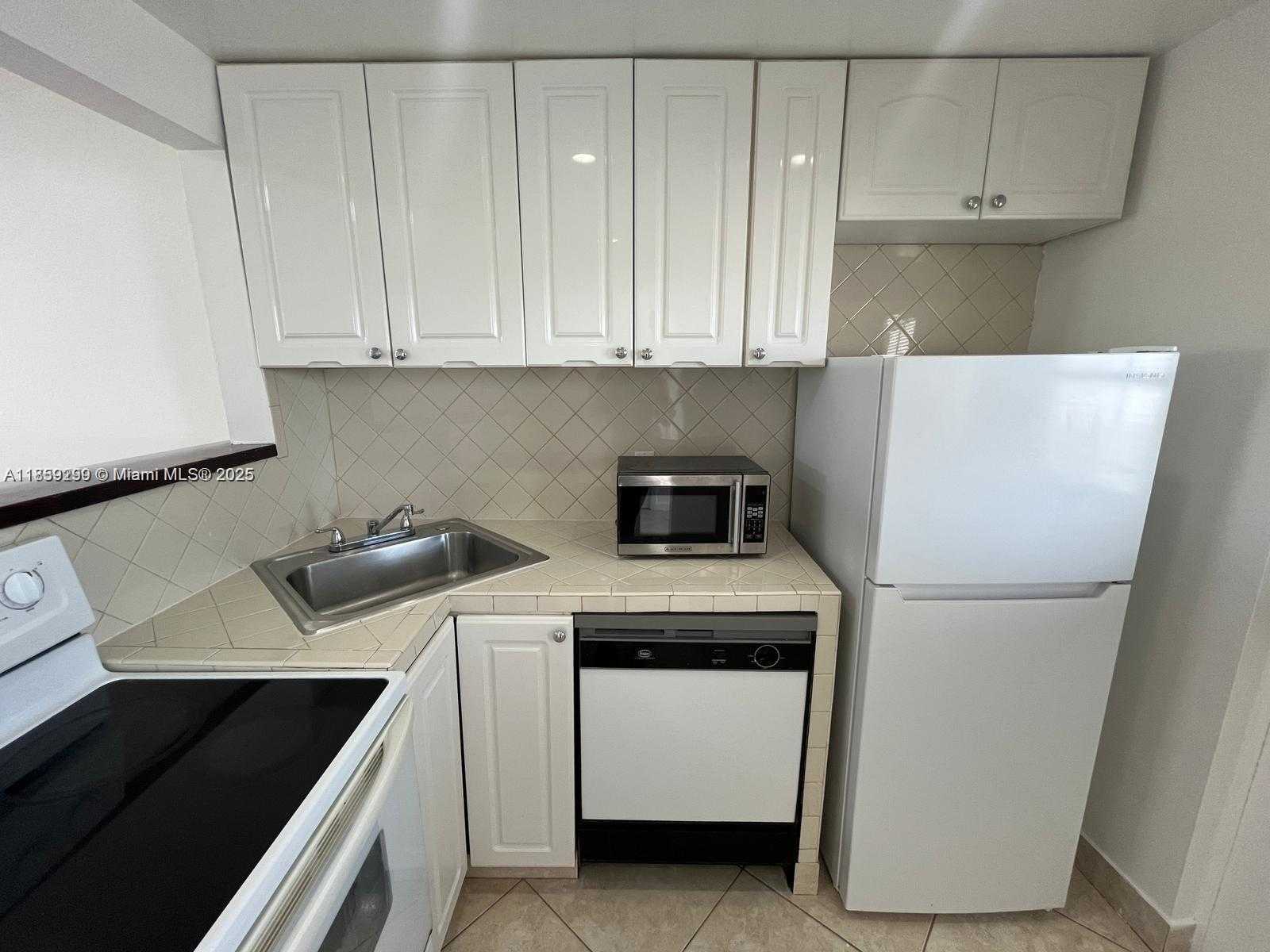 Small Image of 4141 NAUTILUS DR #7F, Miami Beach Number 5