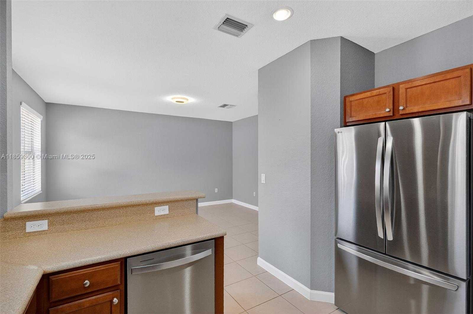 Small Image of 14747 SOUTH WEST 25 LN, Miami Number 11