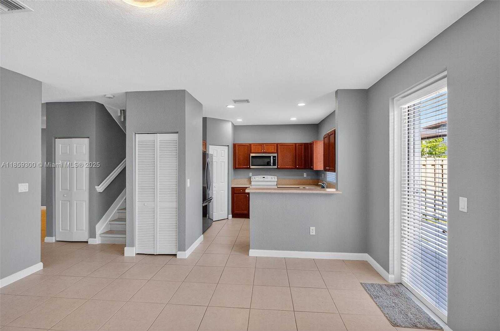 Small Image of 14747 SOUTH WEST 25 LN, Miami Number 12