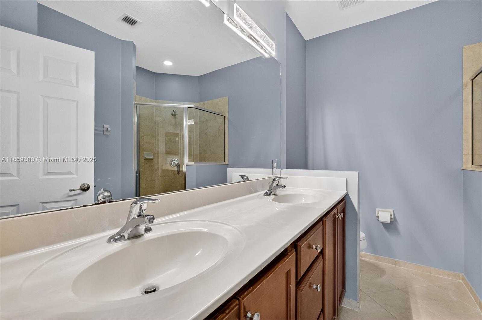 Small Image of 14747 SOUTH WEST 25 LN, Miami Number 17
