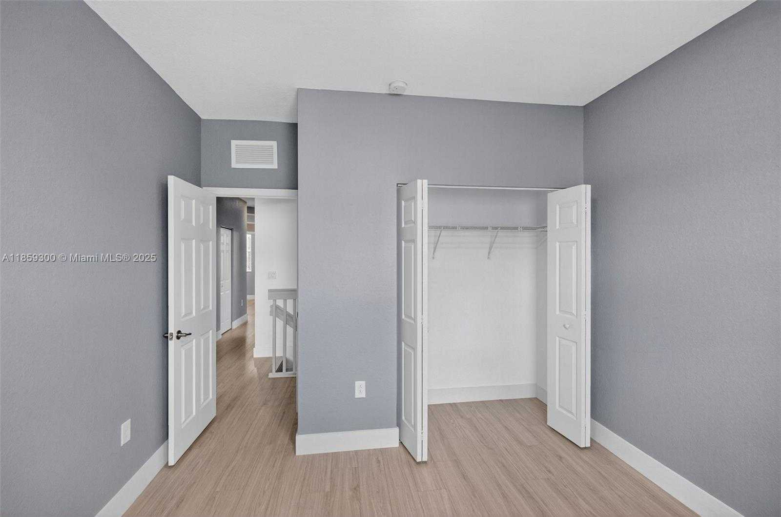 Small Image of 14747 SOUTH WEST 25 LN, Miami Number 21