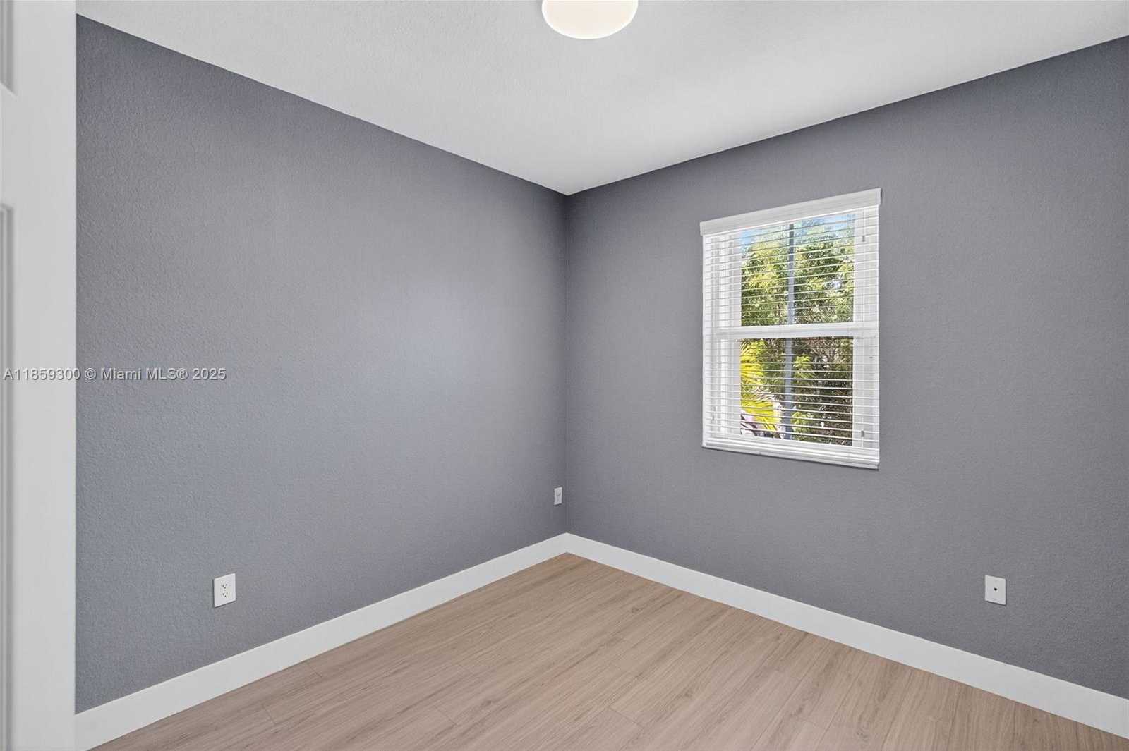 Small Image of 14747 SOUTH WEST 25 LN, Miami Number 24
