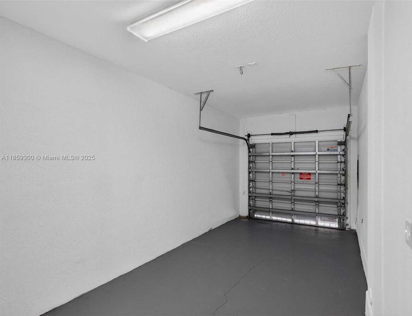 Small Image of 14747 SOUTH WEST 25 LN, Miami Number 34