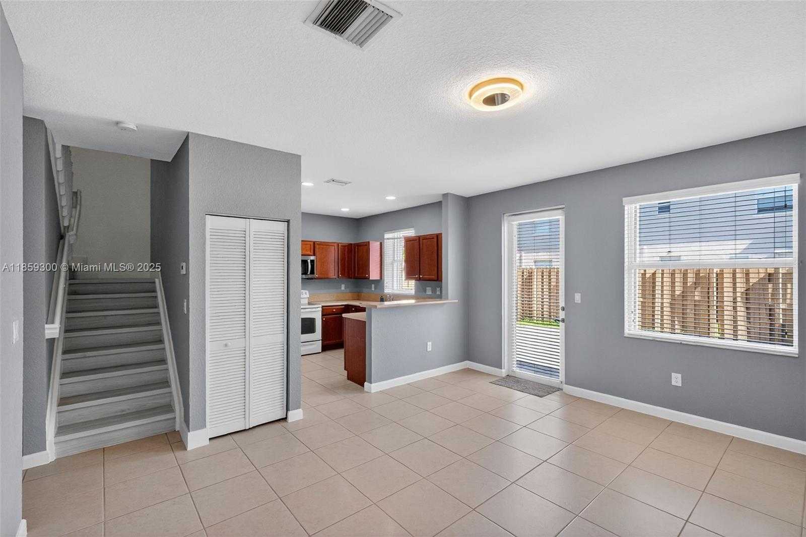 Small Image of 14747 SOUTH WEST 25 LN, Miami Number 4