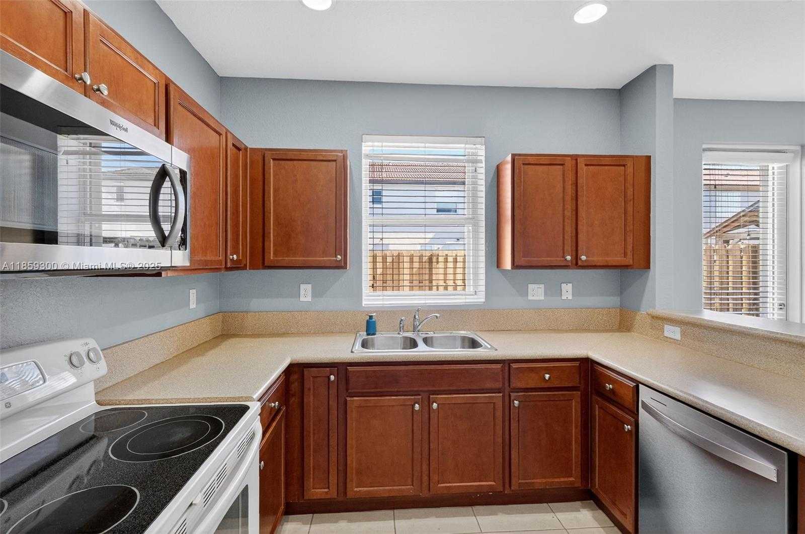 Small Image of 14747 SOUTH WEST 25 LN, Miami Number 5