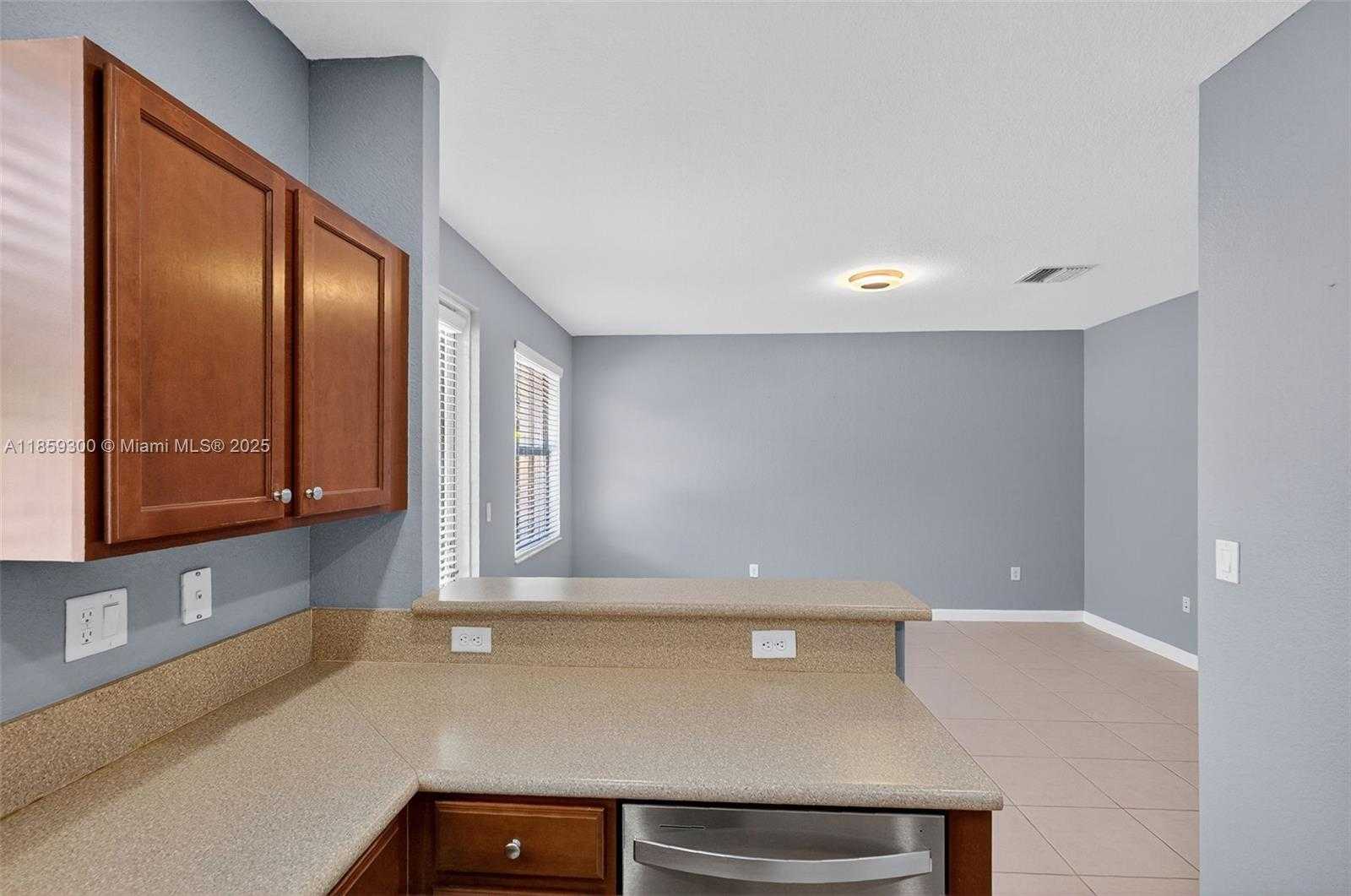 Small Image of 14747 SOUTH WEST 25 LN, Miami Number 7