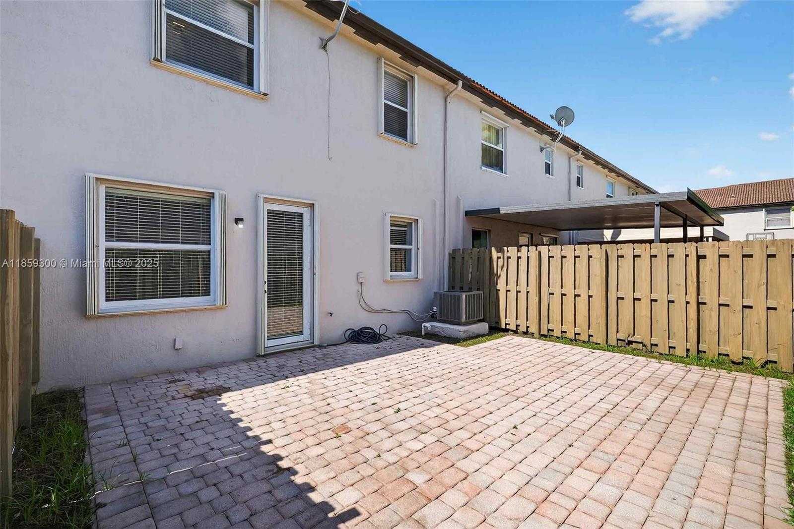 Small Image of 14747 SOUTH WEST 25 LN, Miami Number 9