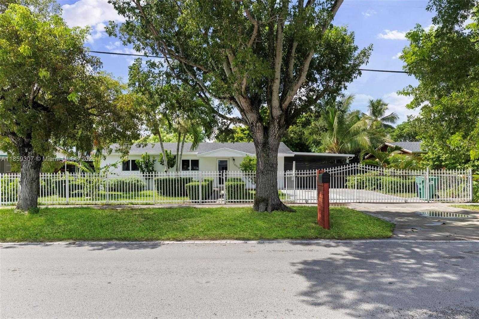 Small Image of 15210 SOUTH WEST 304TH ST, Homestead Number 2