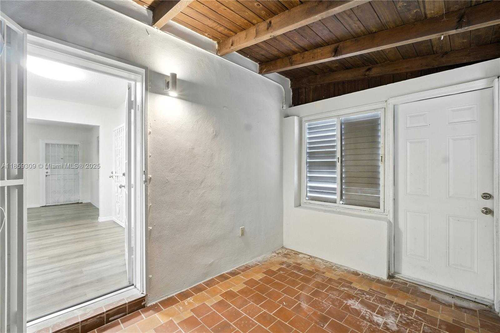 Small Image of 2545 SOUTH WEST 27 LN, Miami Number 20