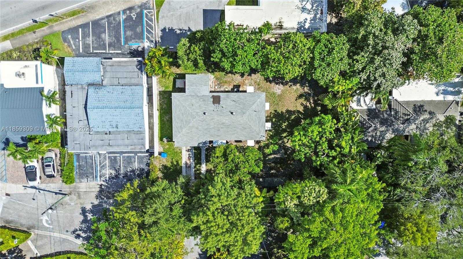 Small Image of 2545 SOUTH WEST 27 LN, Miami Number 23