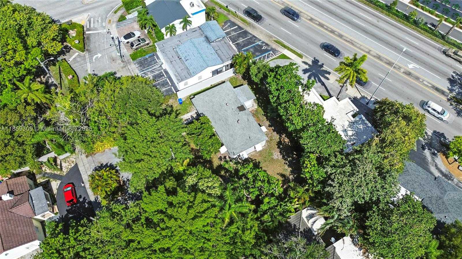 Small Image of 2545 SOUTH WEST 27 LN, Miami Number 24