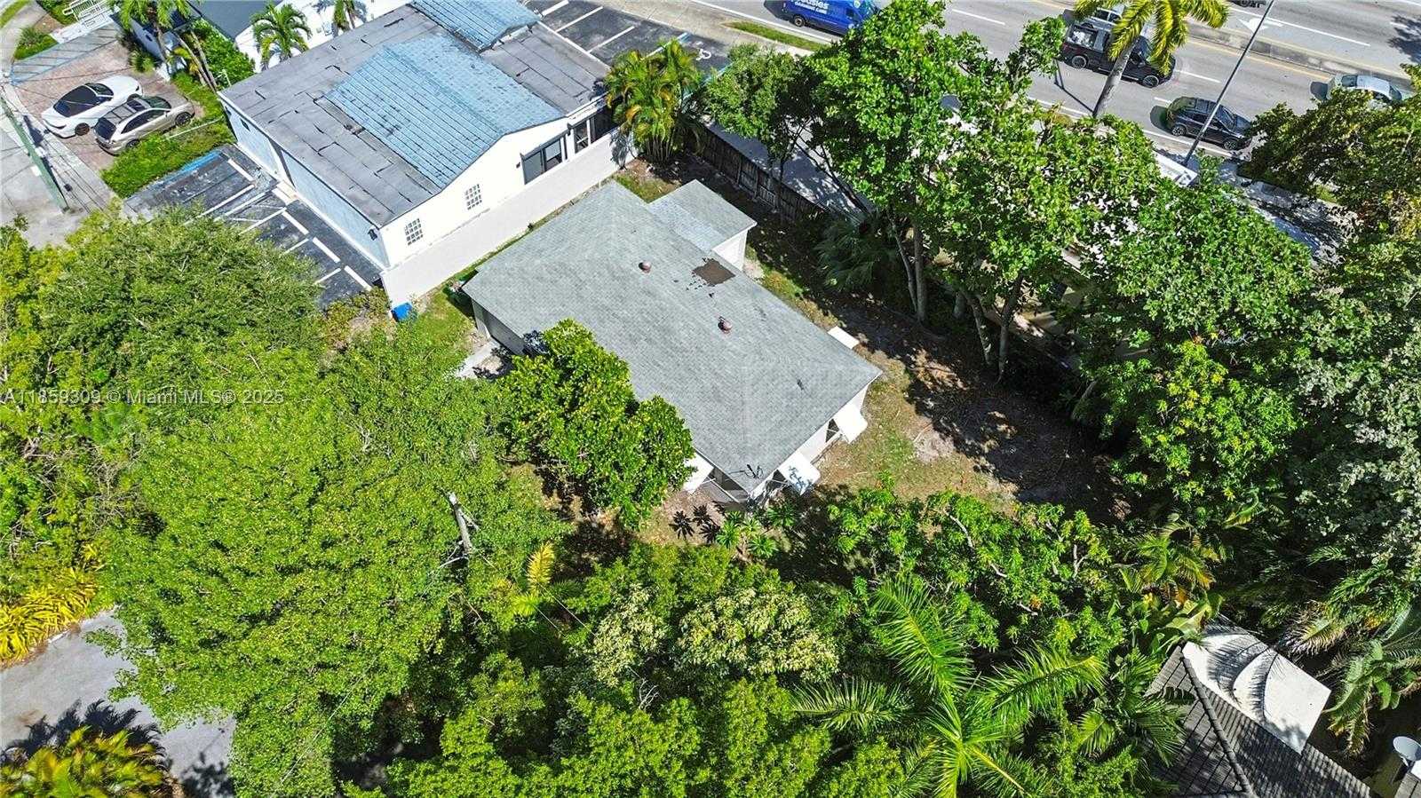 Small Image of 2545 SOUTH WEST 27 LN, Miami Number 25