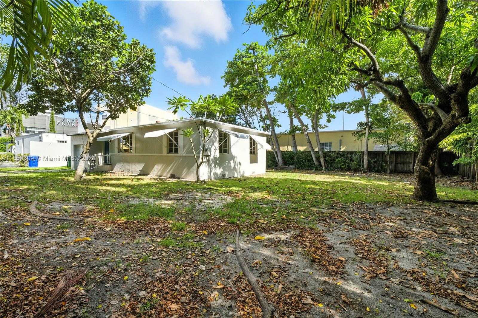 Small Image of 2545 SOUTH WEST 27 LN, Miami Number 6