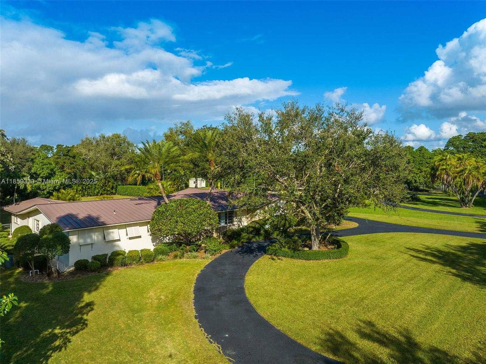 Small Image of 11420 SOUTH WEST 80TH RD, Pinecrest Number 12