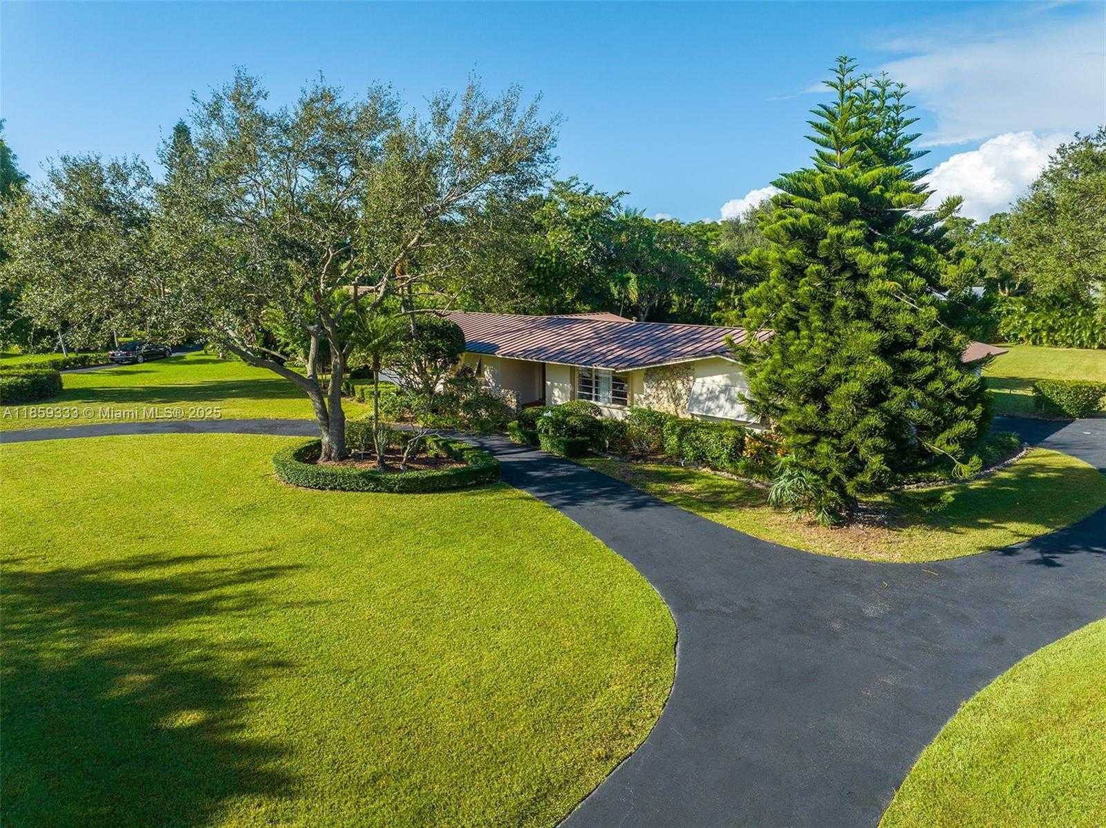 Small Image of 11420 SOUTH WEST 80TH RD, Pinecrest Number 15