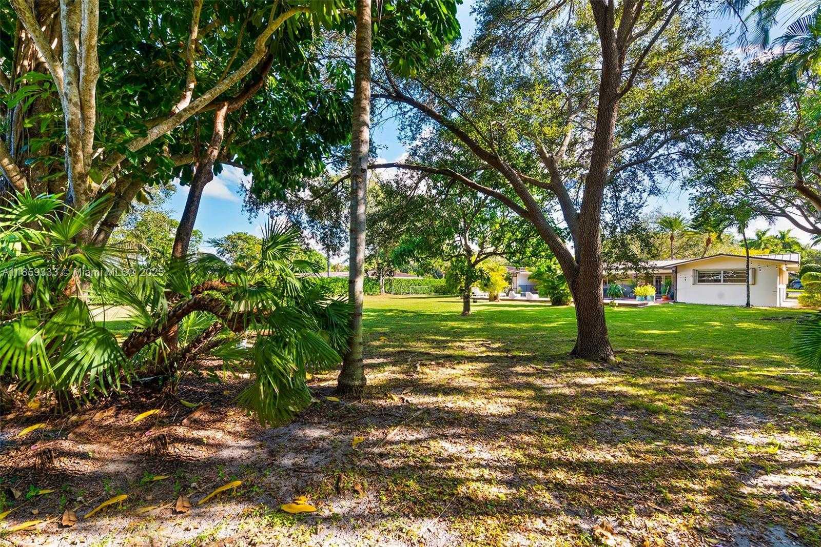Small Image of 11420 SOUTH WEST 80TH RD, Pinecrest Number 46