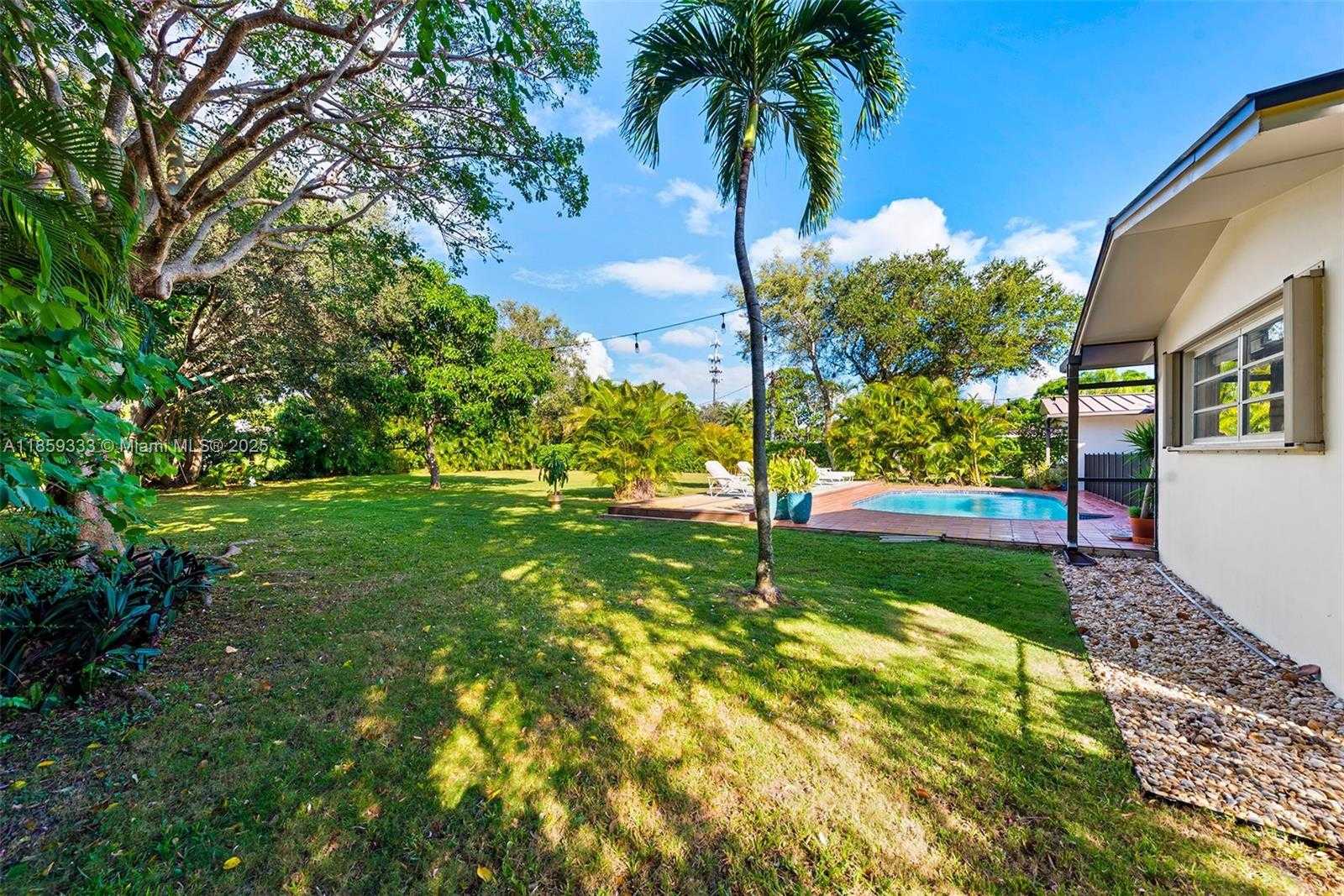 Small Image of 11420 SOUTH WEST 80TH RD, Pinecrest Number 49