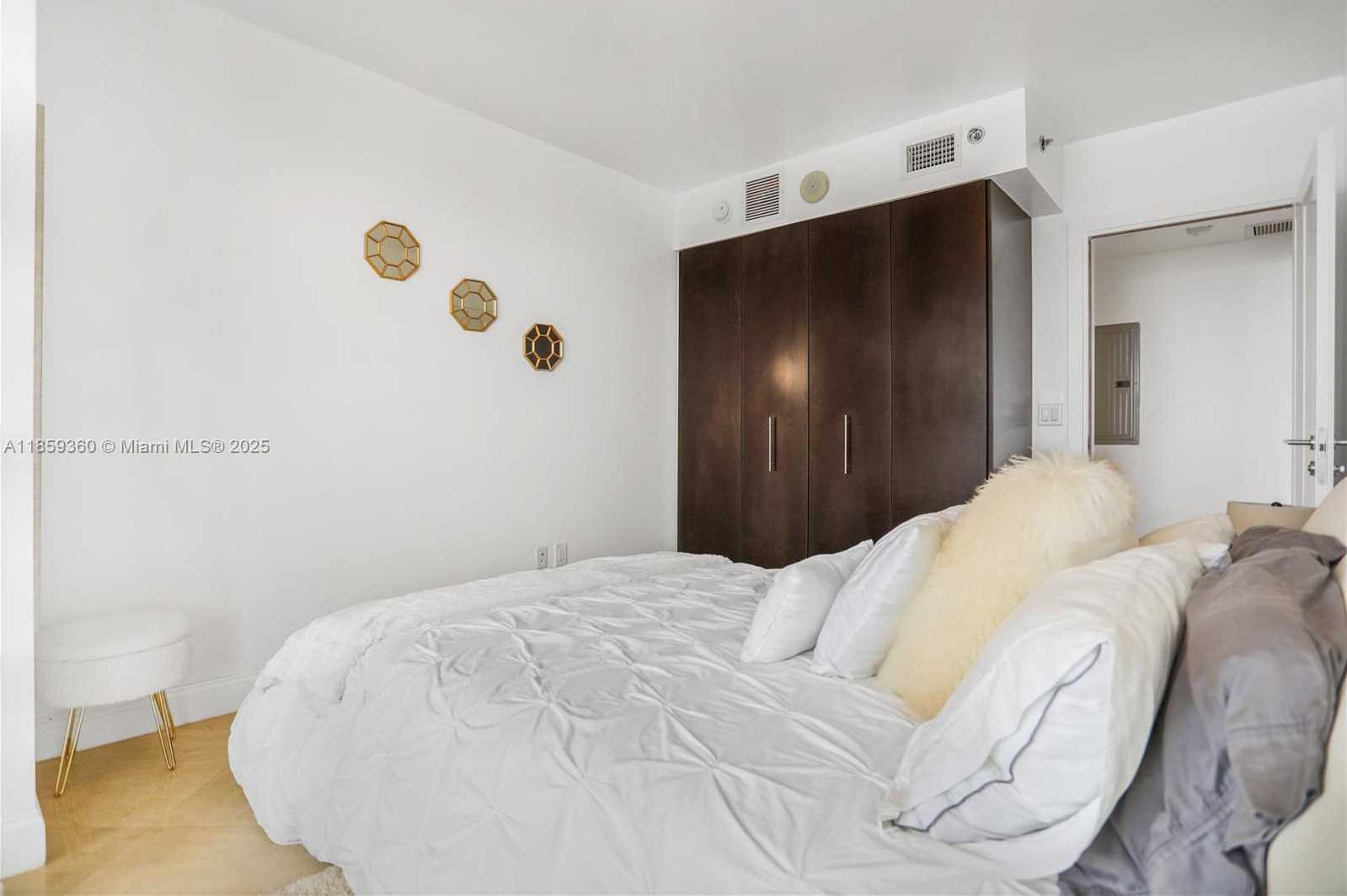 Small Image of 1830 SOUTH OCEAN DR #4511, Hallandale Beach Number 34